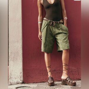Free People Tybee Pleat Chino Shorts size X-Small